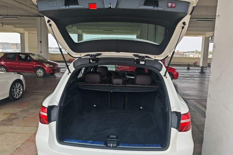 Used Mercedes-Benz GLC 2018 Facelift GLC 260 4MATIC Luxury Edition Trunk