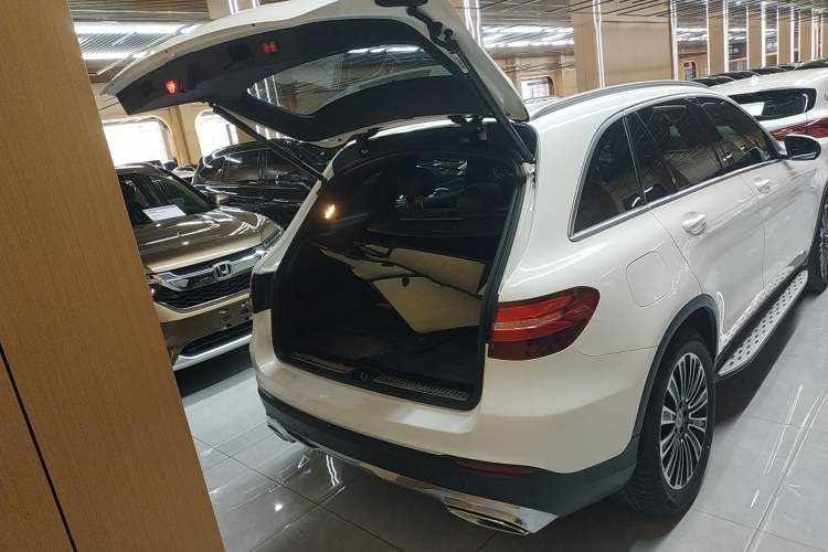 Used Mercedes-Benz GLC 2018 GLC 200 4MATIC Trunk