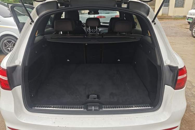 Used Mercedes-Benz GLC 2018 Facelift GLC 260 4MATIC Luxury Edition Trunk