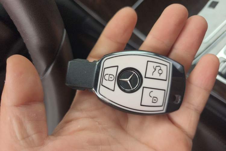 Used Mercedes-Benz GLC 2018 Facelift GLC 260 4MATIC Luxury Edition Vehicle Key