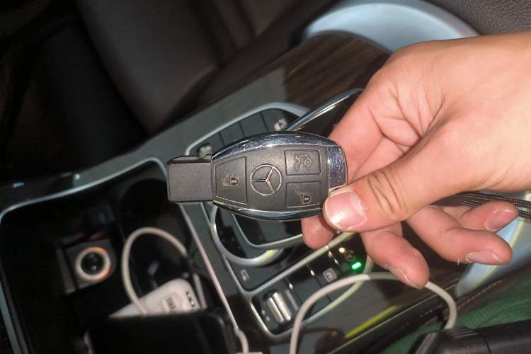 Used Mercedes-Benz GLC 2018 Facelift GLC 260 4MATIC Luxury Edition Vehicle Key