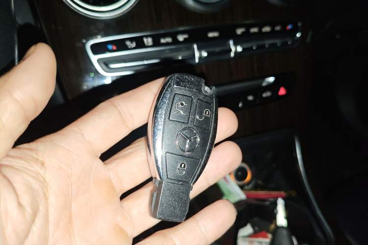 Used Mercedes-Benz GLC 2018 GLC 260 4MATIC Luxury Model Vehicle Key