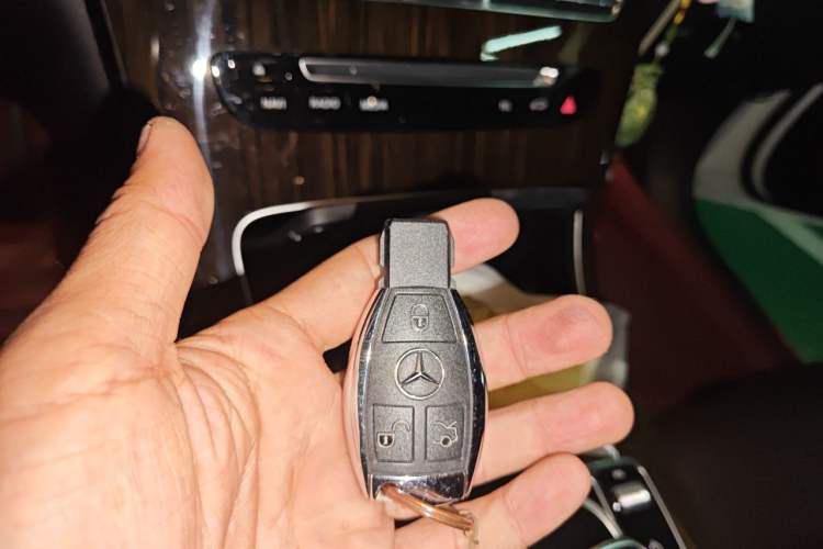 Used Mercedes-Benz GLC 2018 GLC 260 4MATIC Luxury Model Vehicle Key