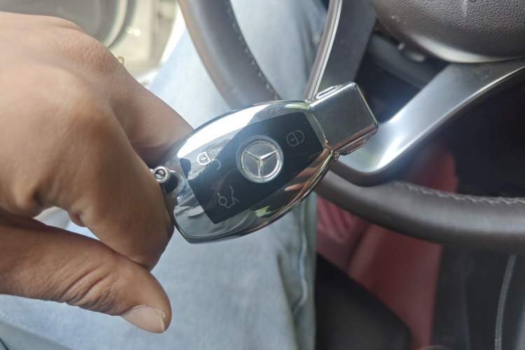 Used Mercedes-Benz GLC 2018 Facelift GLC 260 4MATIC Luxury Edition Vehicle Key
