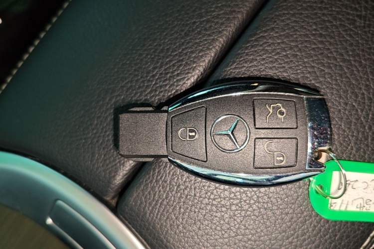 Used Mercedes-Benz GLC 2018 GLC 260 4MATIC Luxury Model Vehicle Key