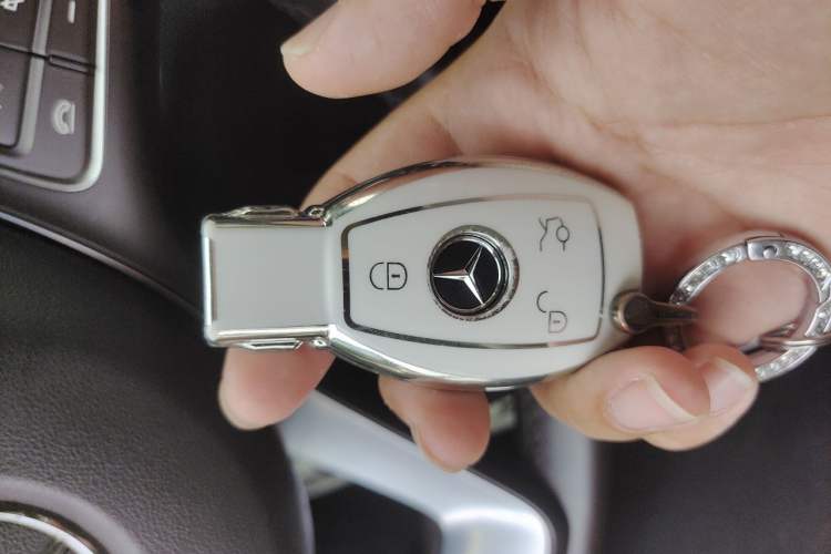 Used Mercedes-Benz GLC 2018 Facelift GLC 260 4MATIC Luxury Edition Vehicle Key