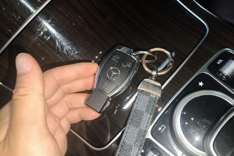 Used Mercedes-Benz GLC 2018 Facelifted GLC 260 4MATIC Dynamic Edition Vehicle Key