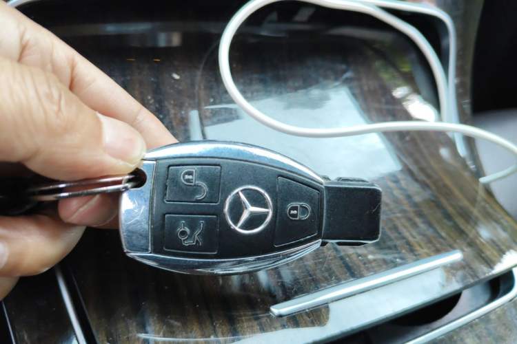 Used Mercedes-Benz GLC 2018 GLC 260 4MATIC Luxury Model Vehicle Key