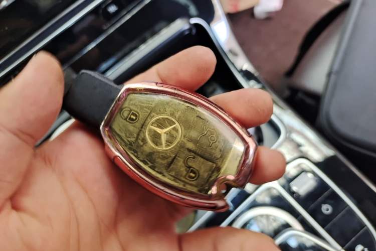 Used Mercedes-Benz GLC 2018 Facelifted GLC 260 4MATIC Dynamic Edition Vehicle Key