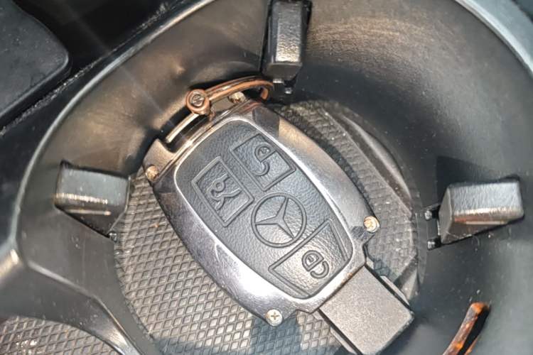 Used Mercedes-Benz GLC 2018 Facelift GLC 260 4MATIC Luxury Edition Vehicle Key