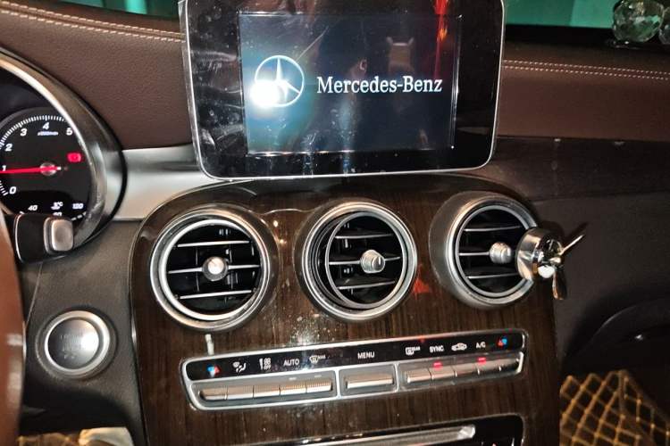 Used Mercedes-Benz GLC 2019 Facelift GLC 260 L 4MATIC Luxury Model Audio And AC Panel