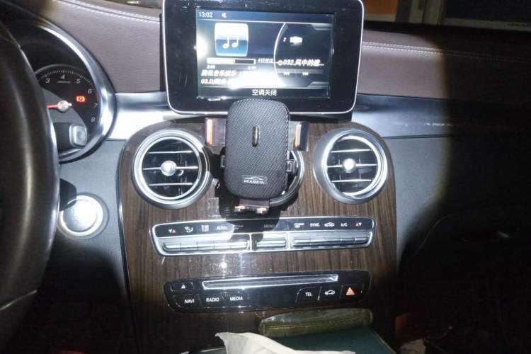 Used Mercedes-Benz GLC 2019 GLC 260 L 4MATIC Dynamic Model Audio And AC Panel