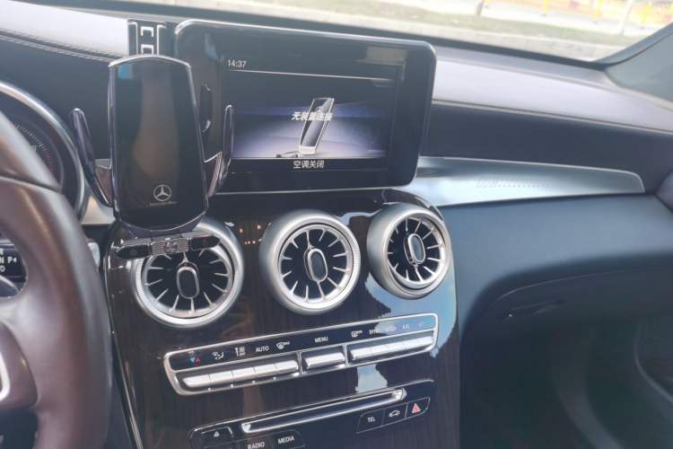Used Mercedes-Benz GLC 2019 Facelift GLC 260 L 4MATIC Luxury Model Audio And AC Panel