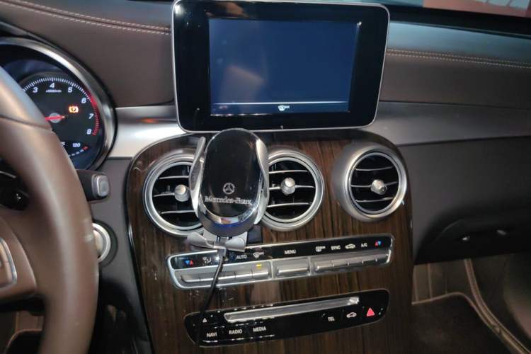 Used Mercedes-Benz GLC 2019 Facelift GLC 260 L 4MATIC Luxury Model Audio And AC Panel