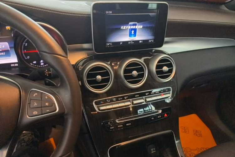 Used Mercedes-Benz GLC 2019 GLC 260 L 4MATIC Dynamic Model Audio And AC Panel