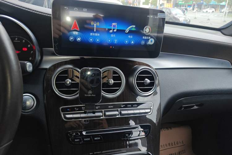 Used Mercedes-Benz GLC 2019 Facelift GLC 260 L 4MATIC Luxury Model Audio And AC Panel