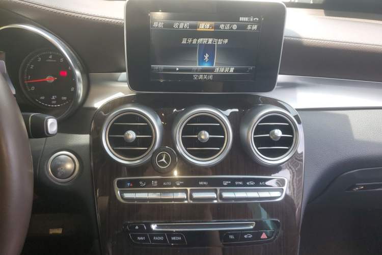 Used Mercedes-Benz GLC 2019 GLC 260 L 4MATIC Luxury Model Audio And AC Panel
