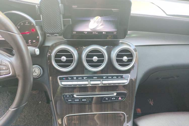 Used Mercedes-Benz GLC 2019 GLC 260 4MATIC Luxury Model Audio And AC Panel