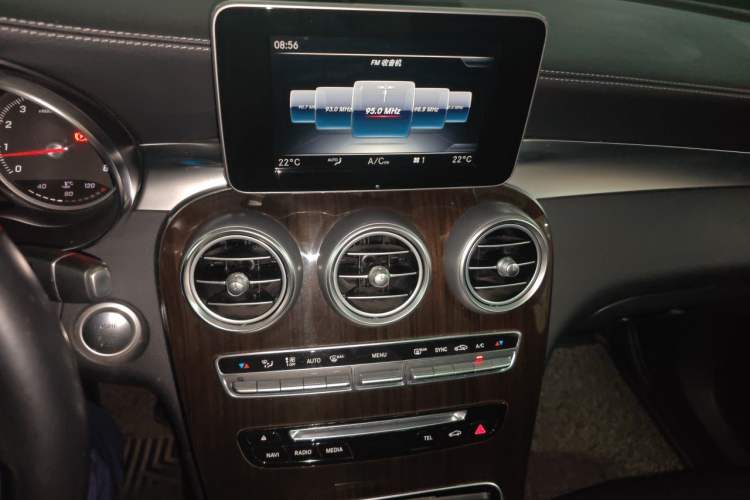 Used Mercedes-Benz GLC 2019 GLC 260 L 4MATIC Luxury Model Audio And AC Panel