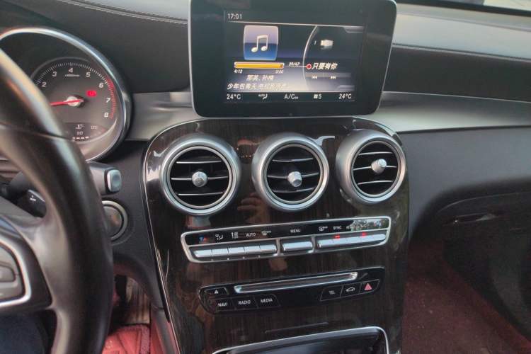 Used Mercedes-Benz GLC 2019 GLC 260 4MATIC Luxury Model Audio And AC Panel