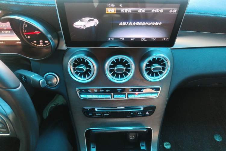 Used Mercedes-Benz GLC 2019 GLC 300 L 4MATIC Dynamic Model Audio And AC Panel