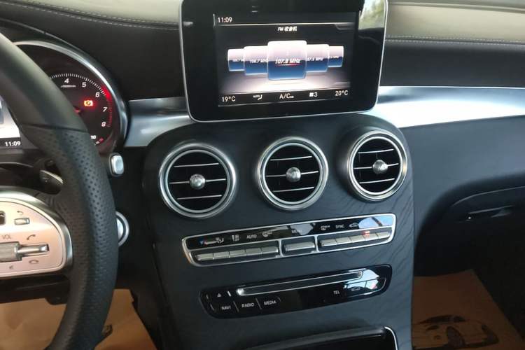 Used Mercedes-Benz GLC 2019 Facelift GLC 260 L 4MATIC Luxury Model Audio And AC Panel