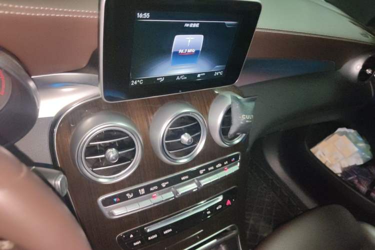 Used Mercedes-Benz GLC 2019 Facelift GLC 260 L 4MATIC Luxury Model Audio And AC Panel