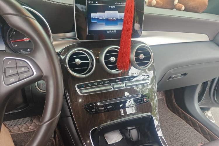 Used Mercedes-Benz GLC 2019 Facelift GLC 260 L 4MATIC Luxury Model Audio And AC Panel