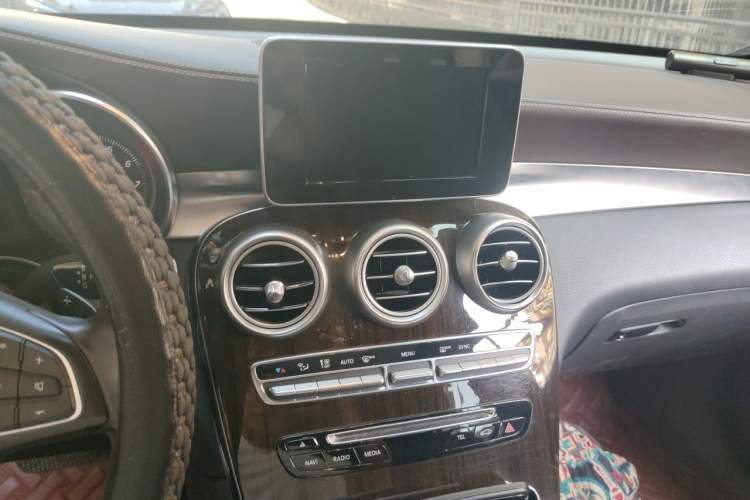 Used Mercedes-Benz GLC 2019 Facelift GLC 260 L 4MATIC Luxury Model Audio And AC Panel