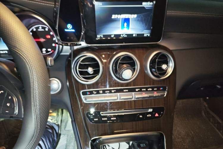 Used Mercedes-Benz GLC 2019 Facelift GLC 260 L 4MATIC Luxury Model Audio And AC Panel