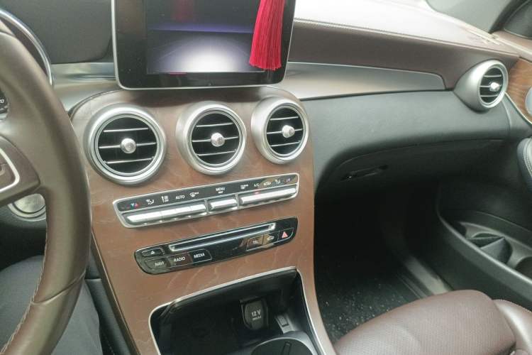 Used Mercedes-Benz GLC 2019 GLC 300 L 4MATIC Dynamic Model Audio And AC Panel
