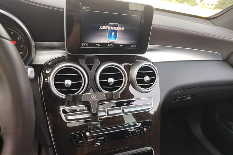 Used Mercedes-Benz GLC 2019 Facelift GLC 260 L 4MATIC Luxury Model Audio And AC Panel
