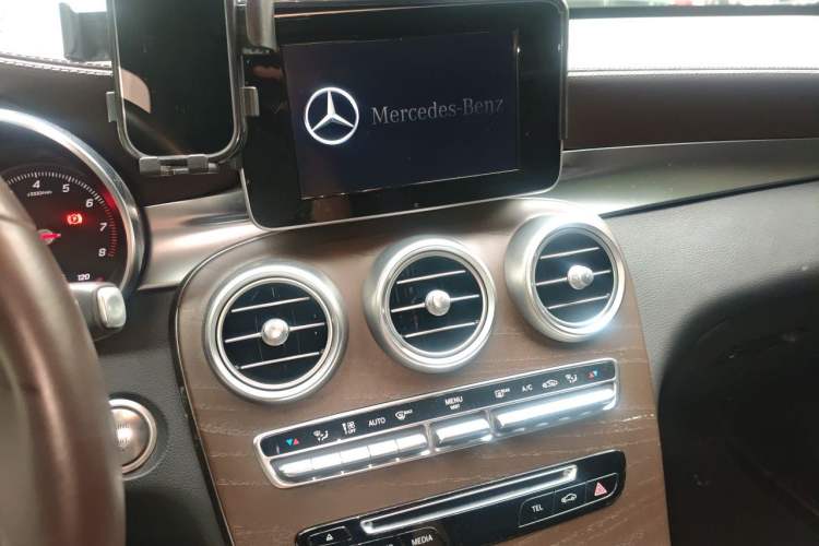Used Mercedes-Benz GLC 2019 Refreshed GLC 300 L 4MATIC Dynamic Edition Audio And AC Panel
