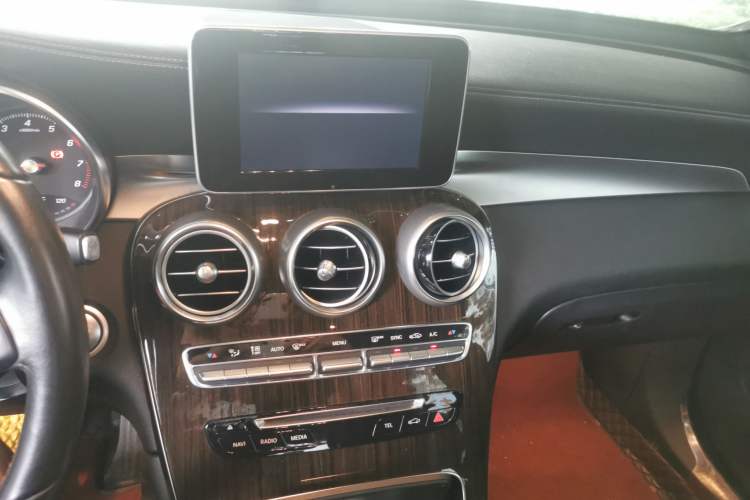 Used Mercedes-Benz GLC 2019 Facelift GLC 260 L 4MATIC Luxury Model Audio And AC Panel