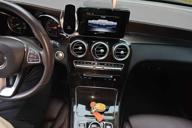 Used Mercedes-Benz GLC 2019 Facelift GLC 260 L 4MATIC Luxury Model Audio And AC Panel