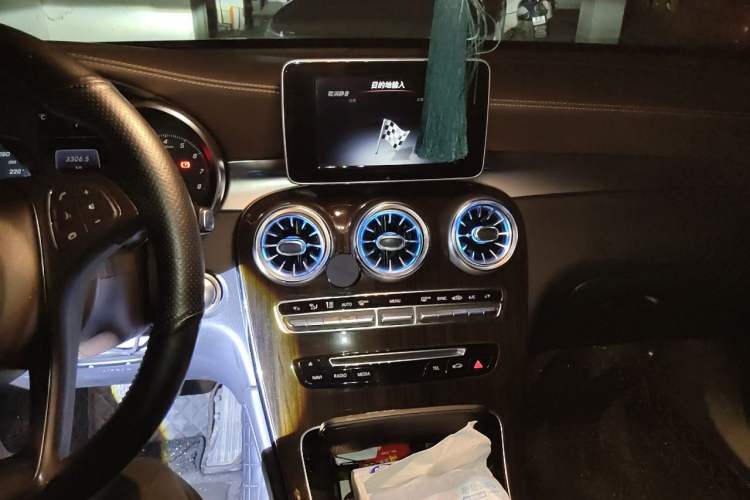 Used Mercedes-Benz GLC 2019 GLC 260 L 4MATIC Dynamic Model Audio And AC Panel