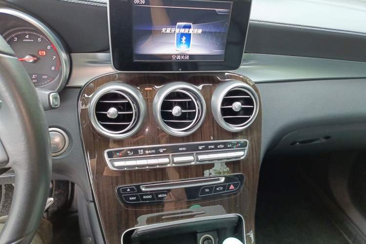 Used Mercedes-Benz GLC 2019 GLC 260 4MATIC Dynamic Edition Audio And AC Panel