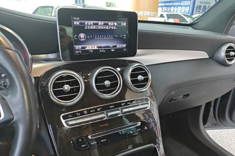 Used Mercedes-Benz GLC 2019 GLC 260 L 4MATIC Dynamic Model Audio And AC Panel