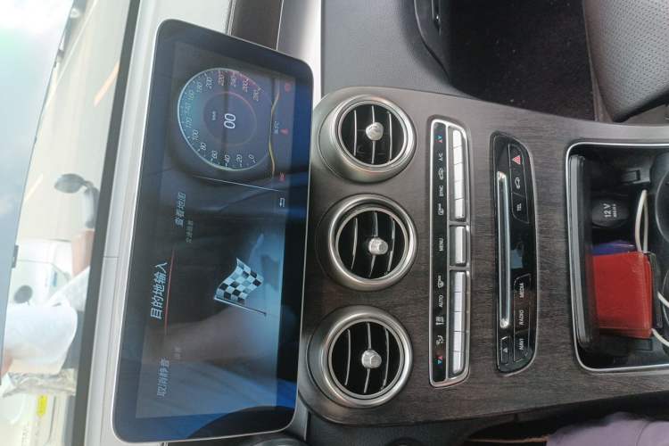 Used Mercedes-Benz GLC 2019 GLC 260 L 4MATIC Dynamic Model Audio And AC Panel