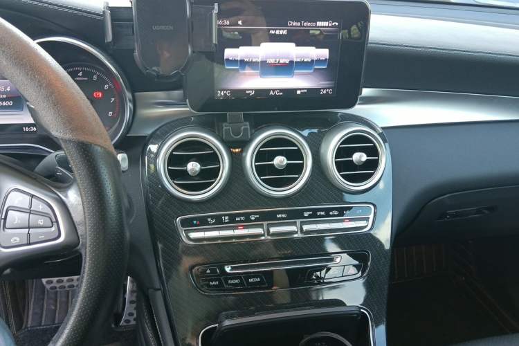 Used Mercedes-Benz GLC 2019 GLC 260 L 4MATIC Dynamic Model Audio And AC Panel