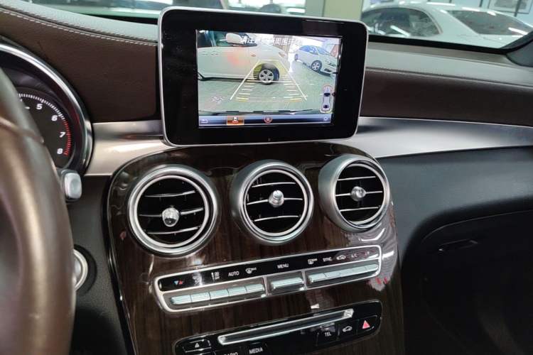 Used Mercedes-Benz GLC 2019 GLC 260 L 4MATIC Dynamic Model Audio And AC Panel
