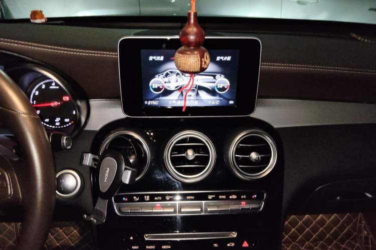 Used Mercedes-Benz GLC 2019 GLC 200 4MATIC Audio And AC Panel