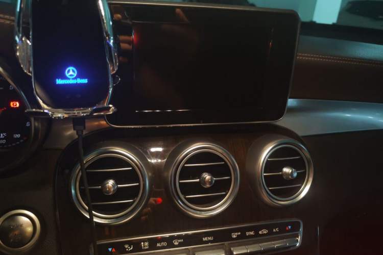 Used Mercedes-Benz GLC 2019 GLC 260 L 4MATIC Dynamic Model Audio And AC Panel