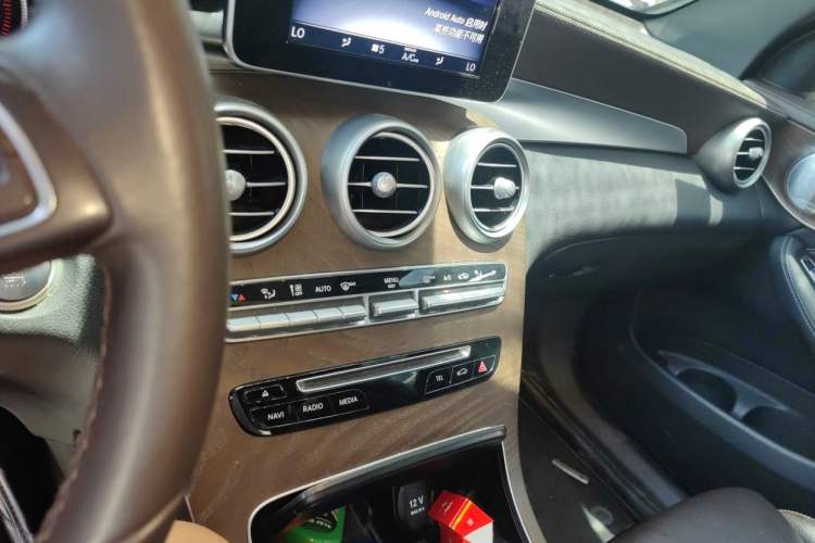 Used Mercedes-Benz GLC 2019 GLC 300 L 4MATIC Dynamic Model Audio And AC Panel
