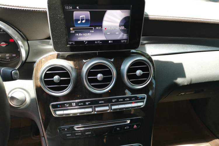 Used Mercedes-Benz GLC 2019 Facelift GLC 260 L 4MATIC Luxury Model Audio And AC Panel