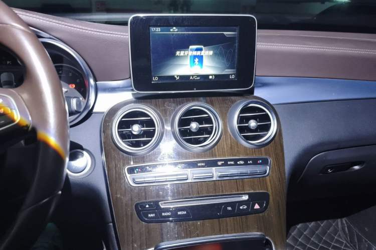 Used Mercedes-Benz GLC 2019 GLC 260 L 4MATIC Dynamic Model Audio And AC Panel