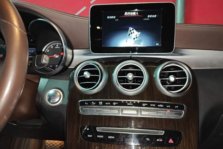 Used Mercedes-Benz GLC 2019 GLC 260 4MATIC Dynamic Edition Audio And AC Panel
