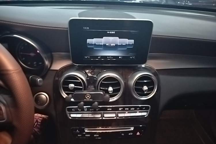 Used Mercedes-Benz GLC 2019 GLC 260 L 4MATIC Dynamic Model Audio And AC Panel