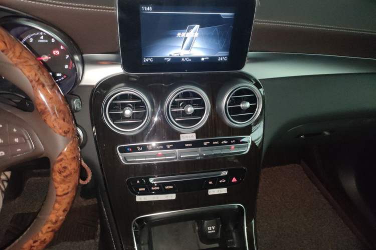 Used Mercedes-Benz GLC 2019 Facelift GLC 260 L 4MATIC Luxury Model Audio And AC Panel