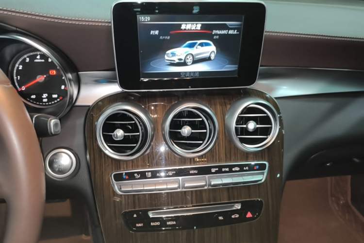 Used Mercedes-Benz GLC 2019 GLC 260 L 4MATIC Dynamic Model Audio And AC Panel